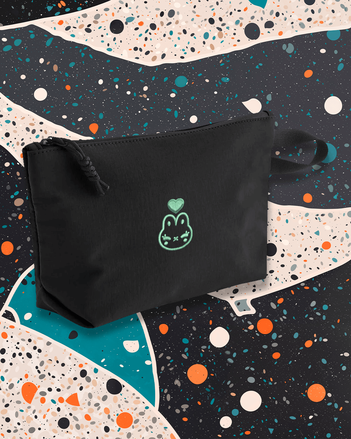 AKA025 pouch nero logo verde Chiara Akamon