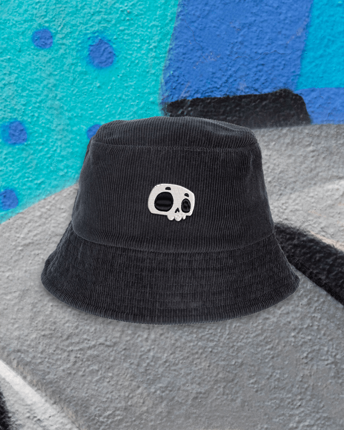 Cappello AKA011 Chiara Akamon x CWART – Ricamo Bianco